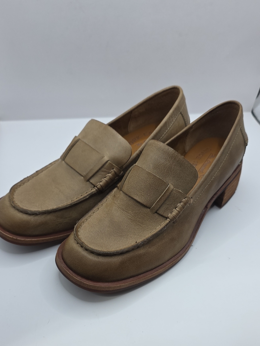 Kork-Ease Womens Size 6.5 Kya Natural Full Grain Leather Loafers